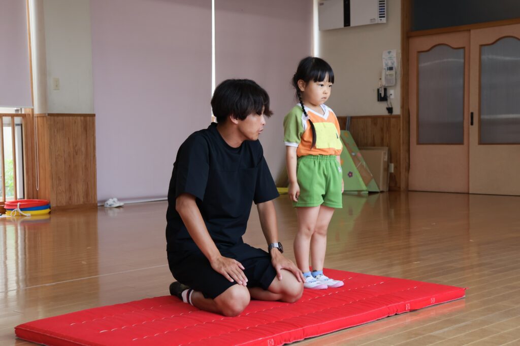 体操クラブでマット運動に挑戦！(R8.5.28)