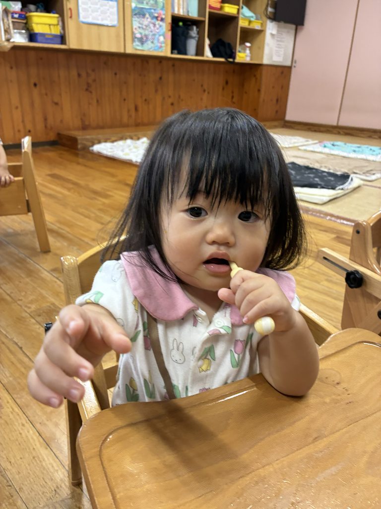 【ぴかぴか輝く白い歯へ✨】0.1歳児さん、自分で歯磨きがんばっています!🪥(R8.10.23)